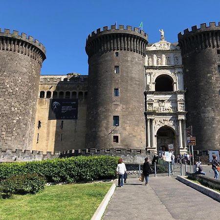 Toledostop Неаполь Екстер'єр фото Castel Nuovo, Naples