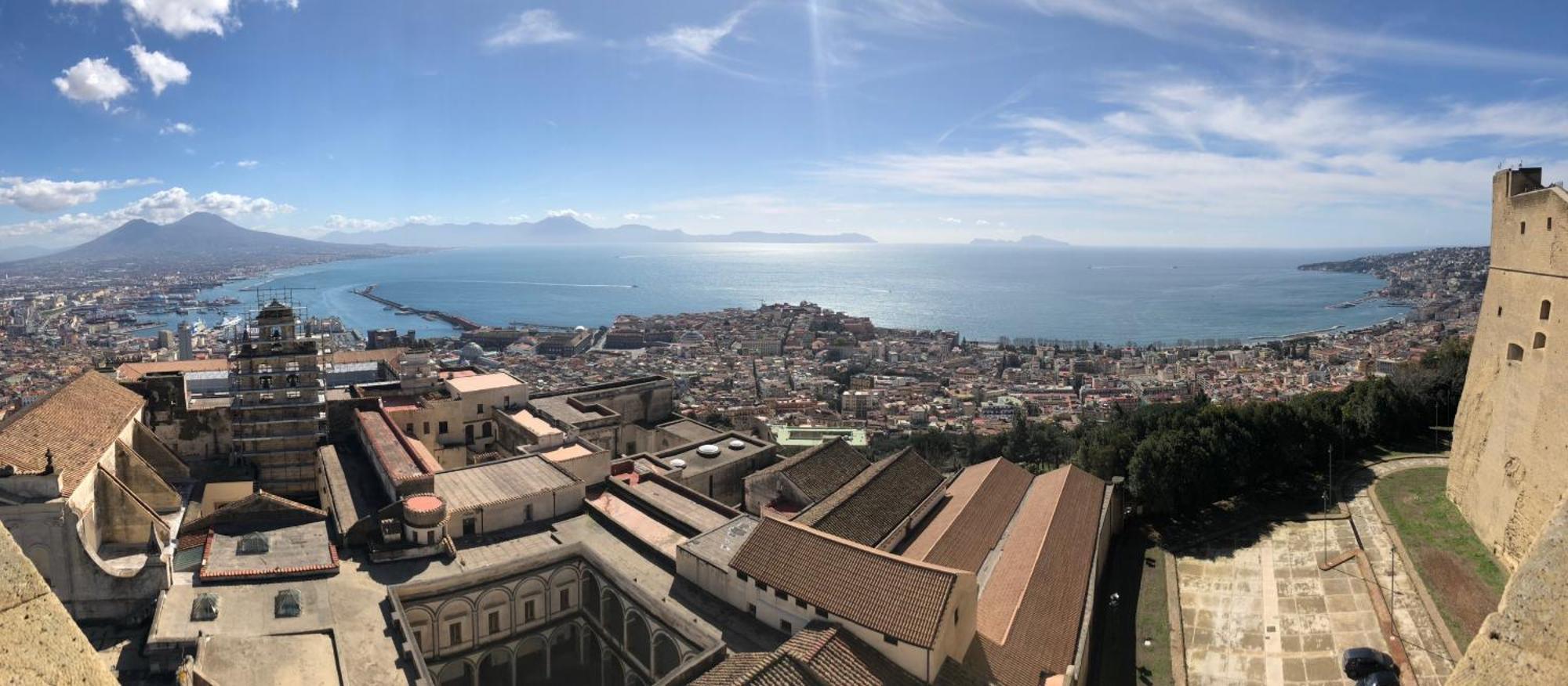 Toledostop Неаполь Екстер'єр фото View of the city of Taormina
