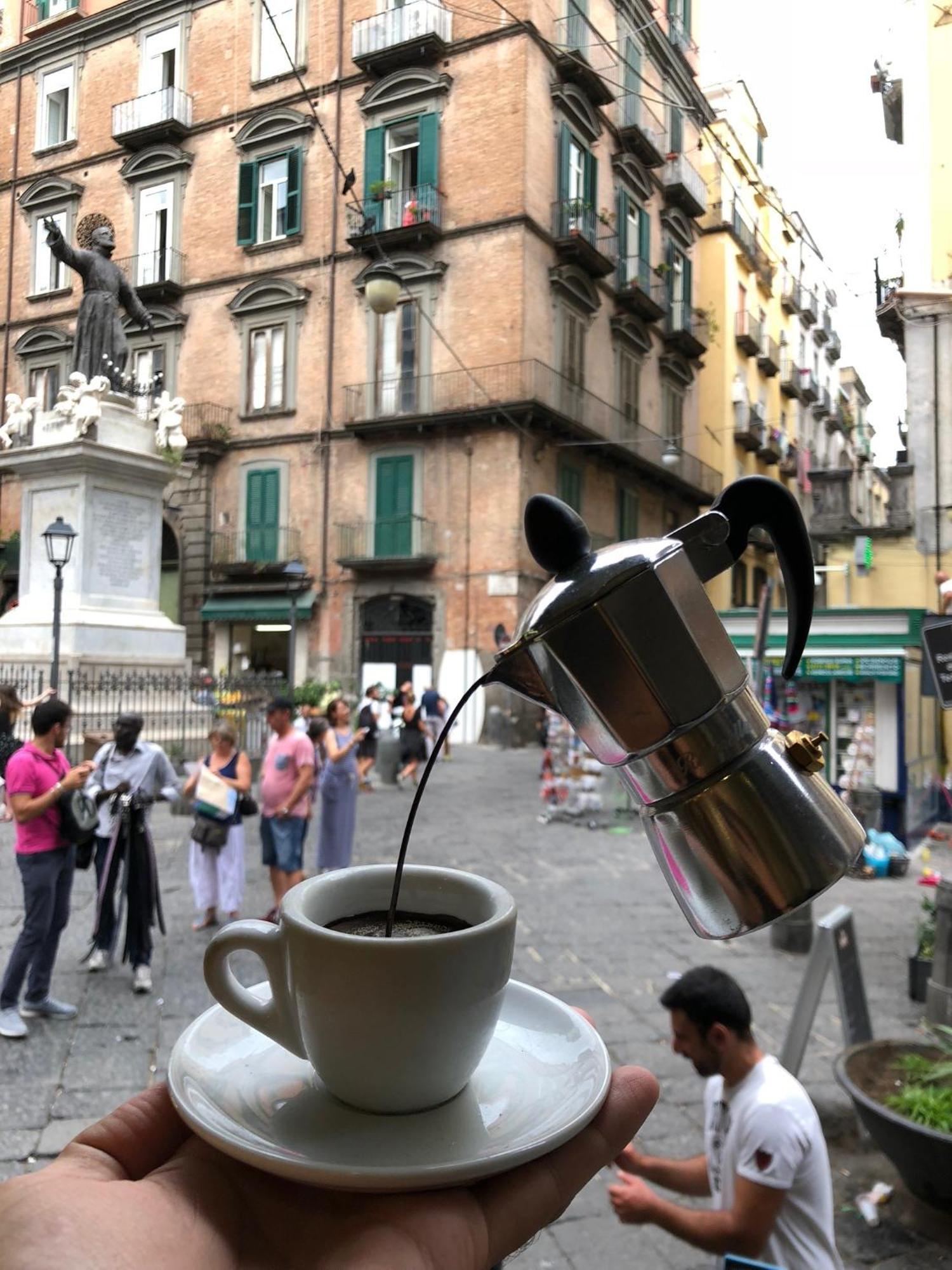 Toledostop Неаполь Екстер'єр фото A coffee pot
