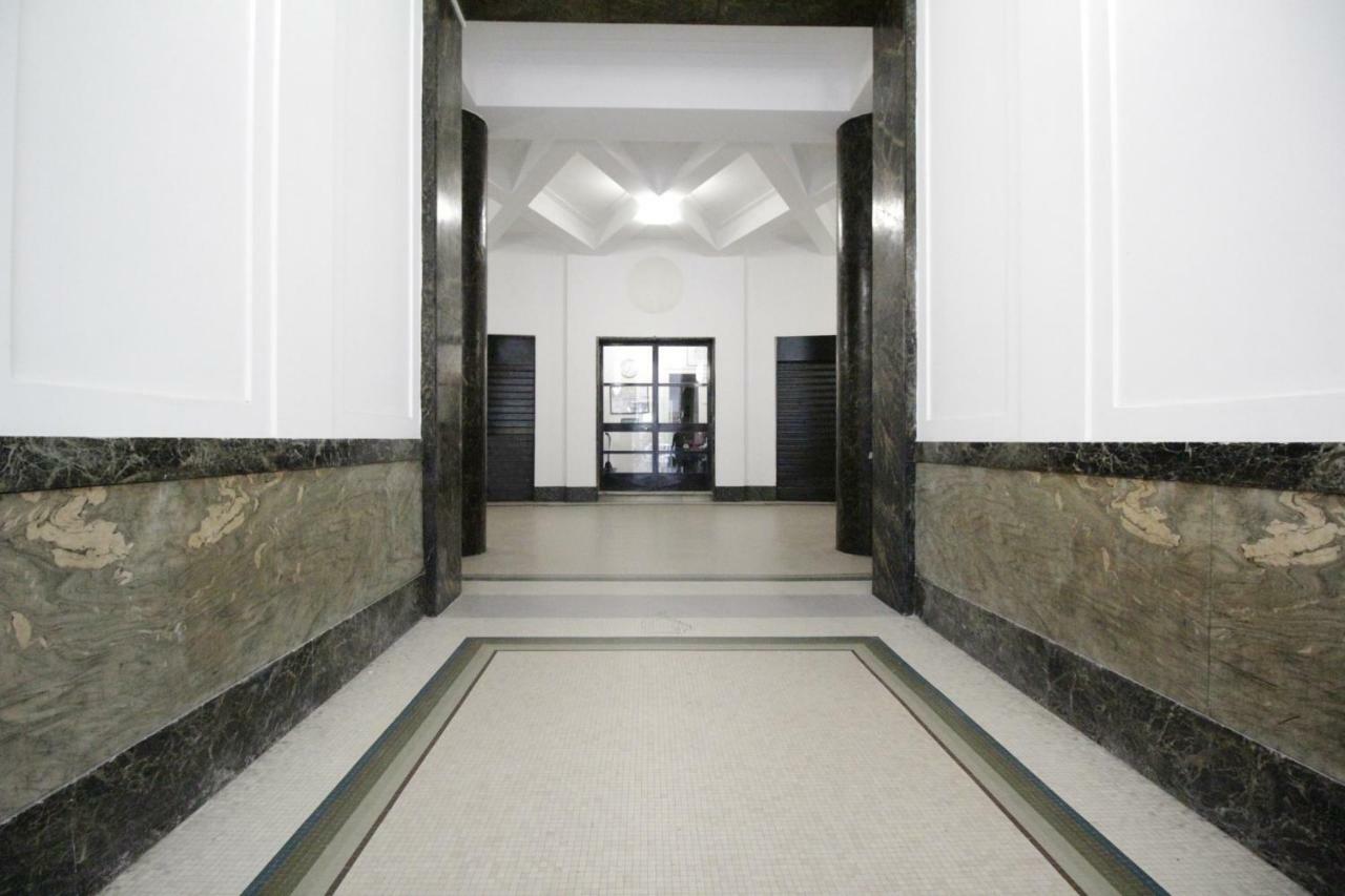 Toledostop Неаполь Екстер'єр фото Interior of the building