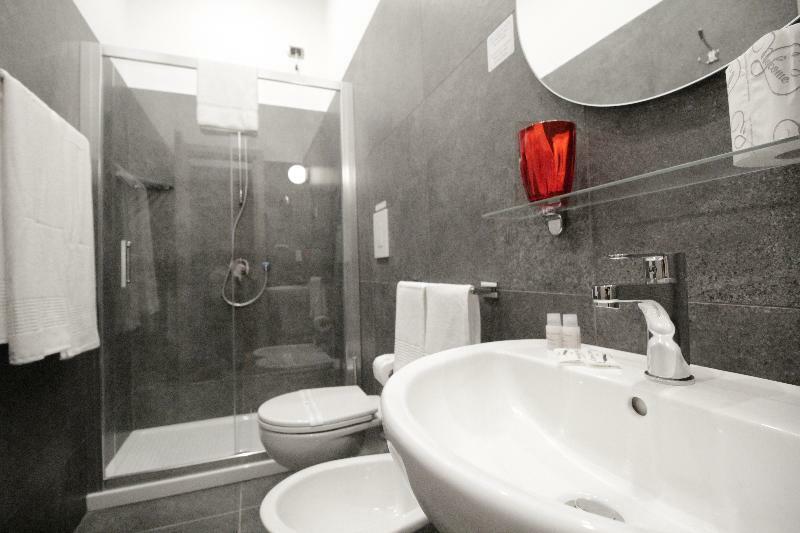 Toledostop Неаполь Екстер'єр фото A modern bathroom